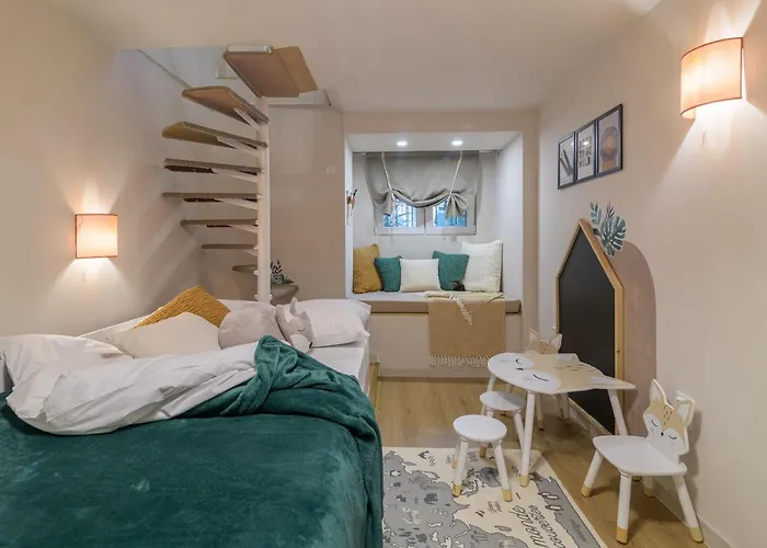 Black Sea Dolphin Apartment Warna