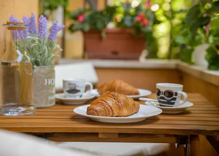 Black Sea Dolphin Apartment Warna